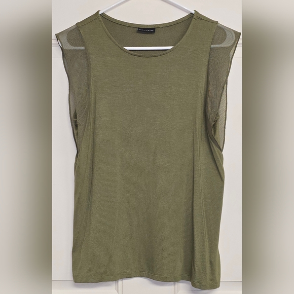 Women's Size Medium Tahari Green BNWOT Blouse! ✨️ - Picture 1 of 11
